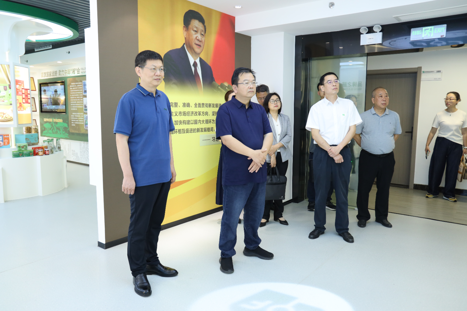湖南省國資委黨委委員、副主任馮傳良一行調(diào)研湖南農(nóng)業(yè)集團(tuán)
